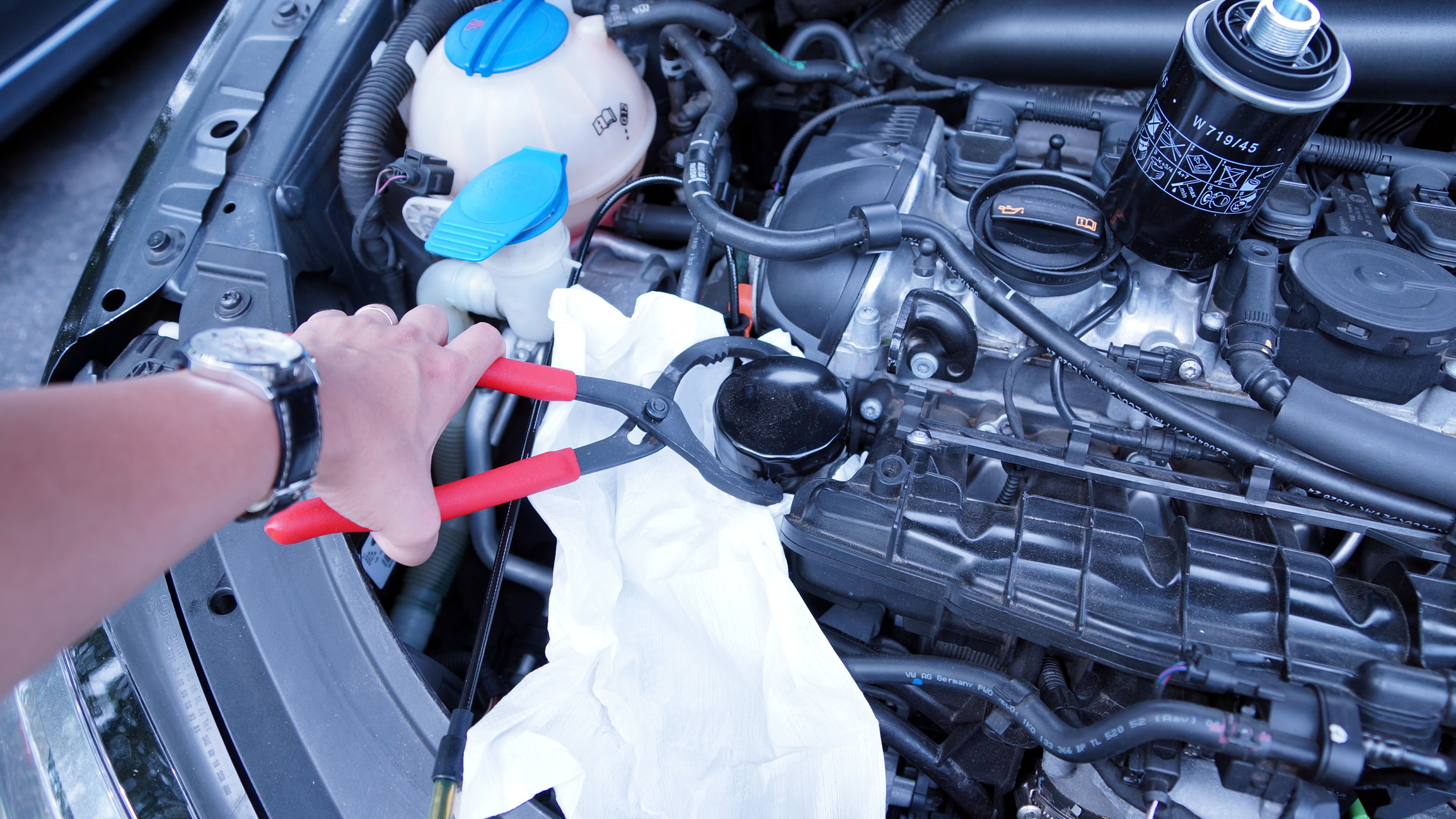 DIY Oil Change From The Engine Bay Of Your Volkswagen Eos CC Passat GTI 