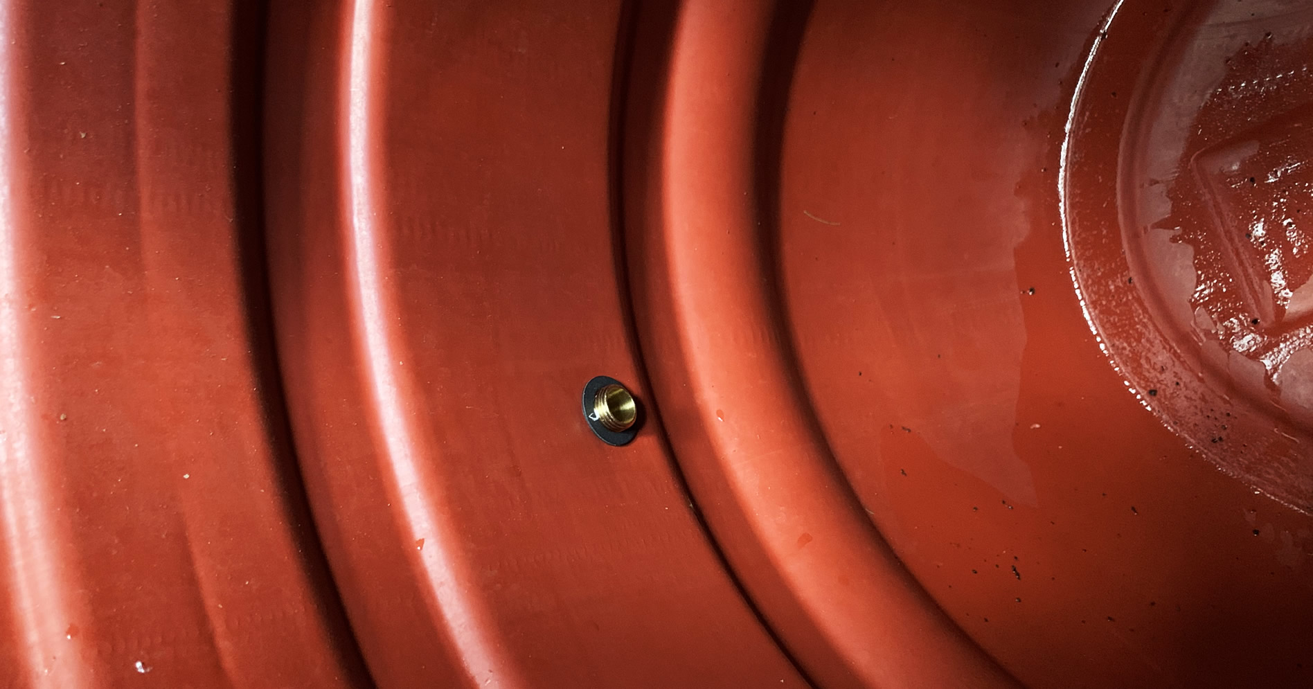 15 Minutes to Make a DIY Rain Barrel with Parts from HomeDepot