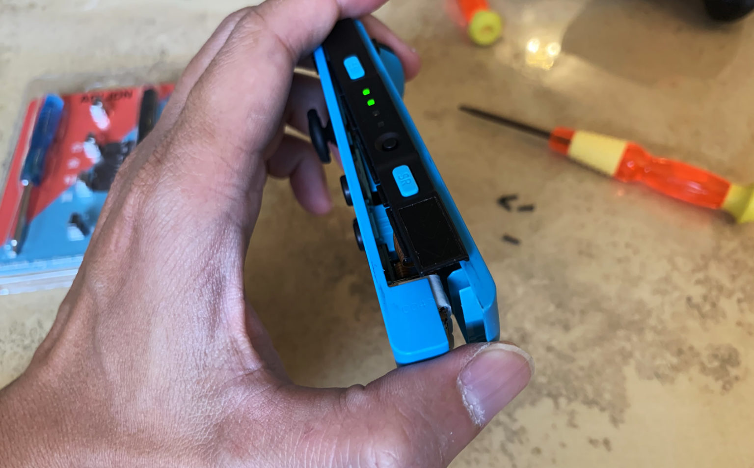 Replace Joycon’s Lock Buckle with Step by Step Photos