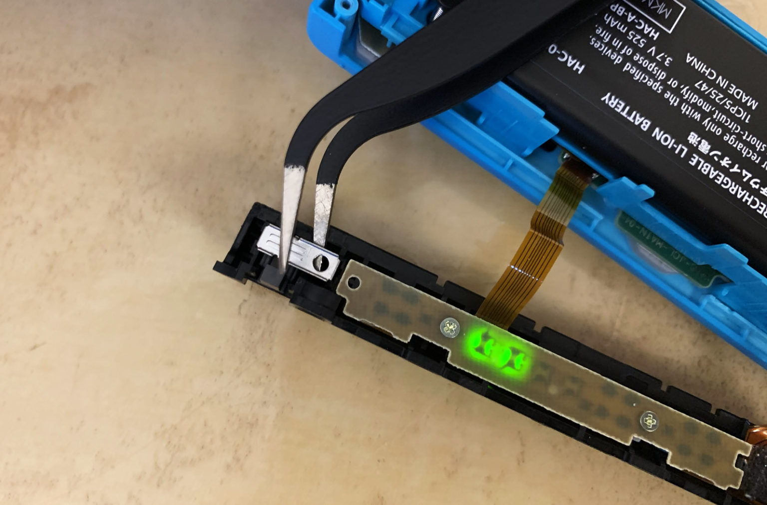 Replace Joycon’s Lock Buckle with Step by Step Photos